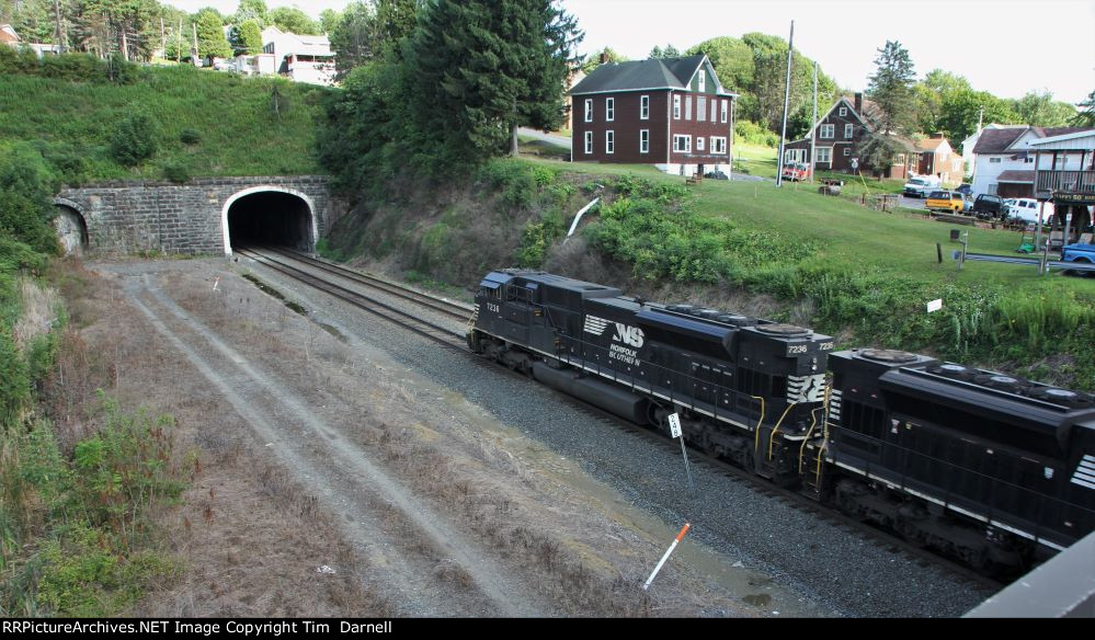 NS 7236 on pusher duty